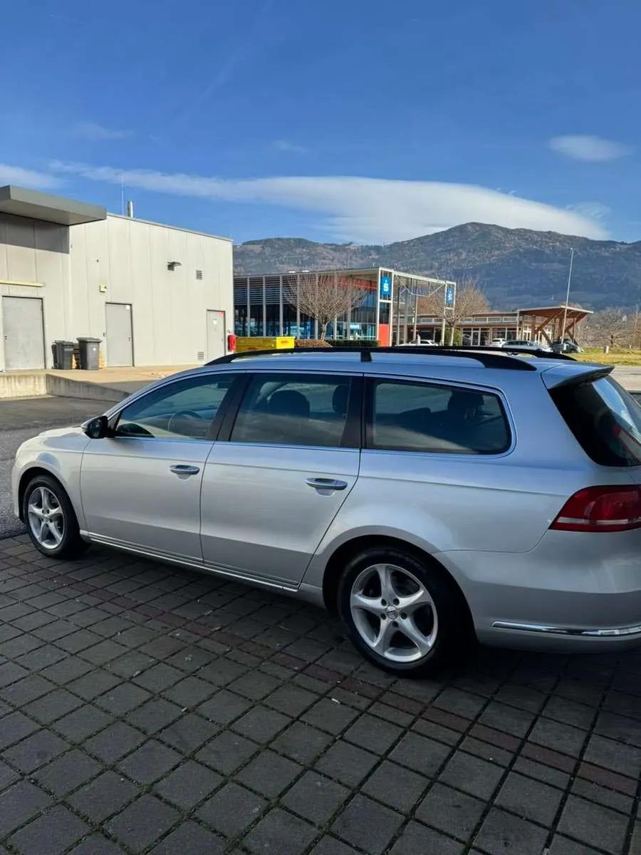 Volkswagen Passat 2012 photo 2