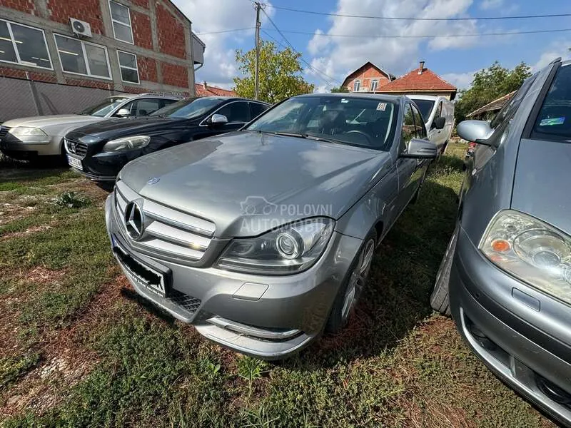 Mercedes-Benz C200 2011 photo 5