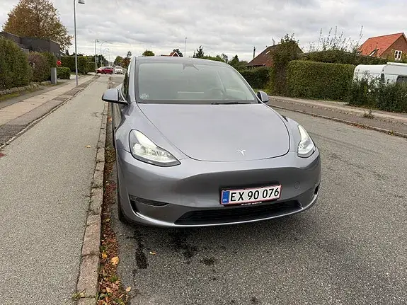 Tesla Model Y 2025 photo 5