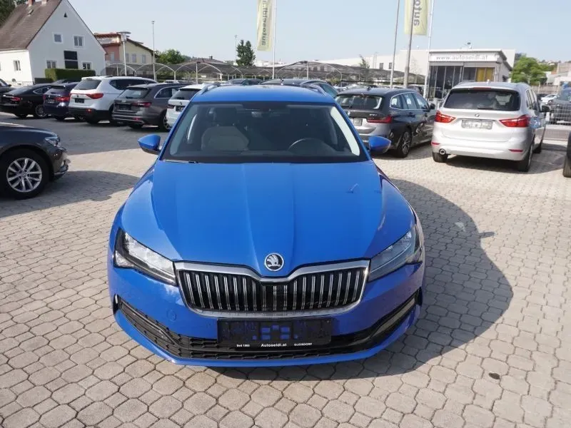 Skoda Superb 2022 photo 2