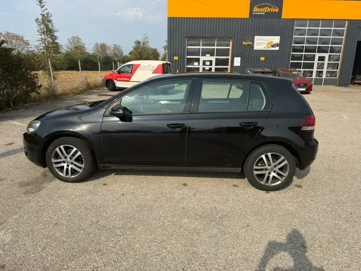 Volkswagen Golf 2010 photo 2