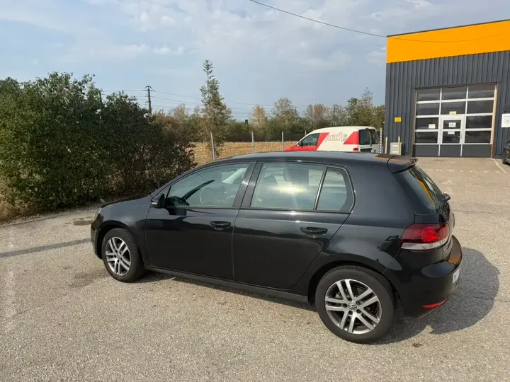 Volkswagen Golf 2010 photo 3