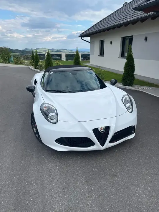 Alfa Romeo 4C 2017 photo 2