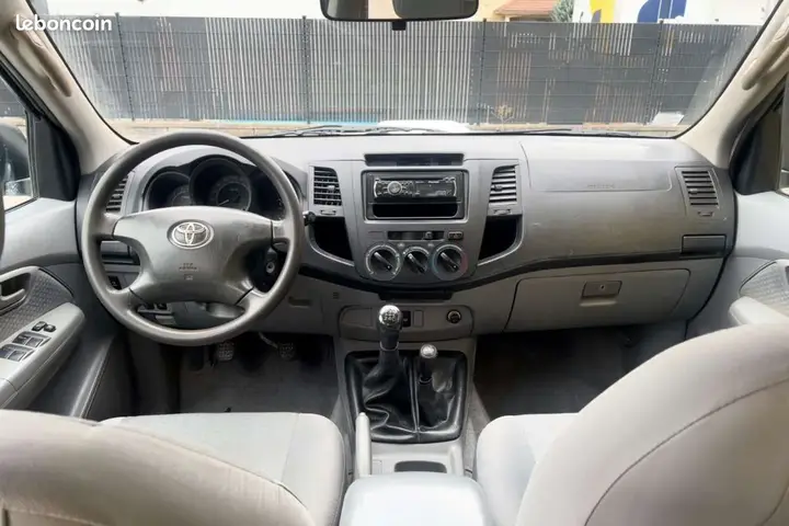 Toyota Hilux 2011 photo 2