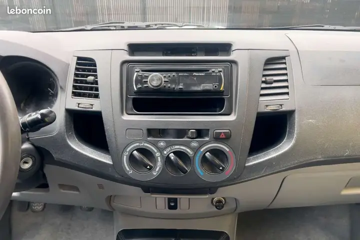 Toyota Hilux 2011 photo 3
