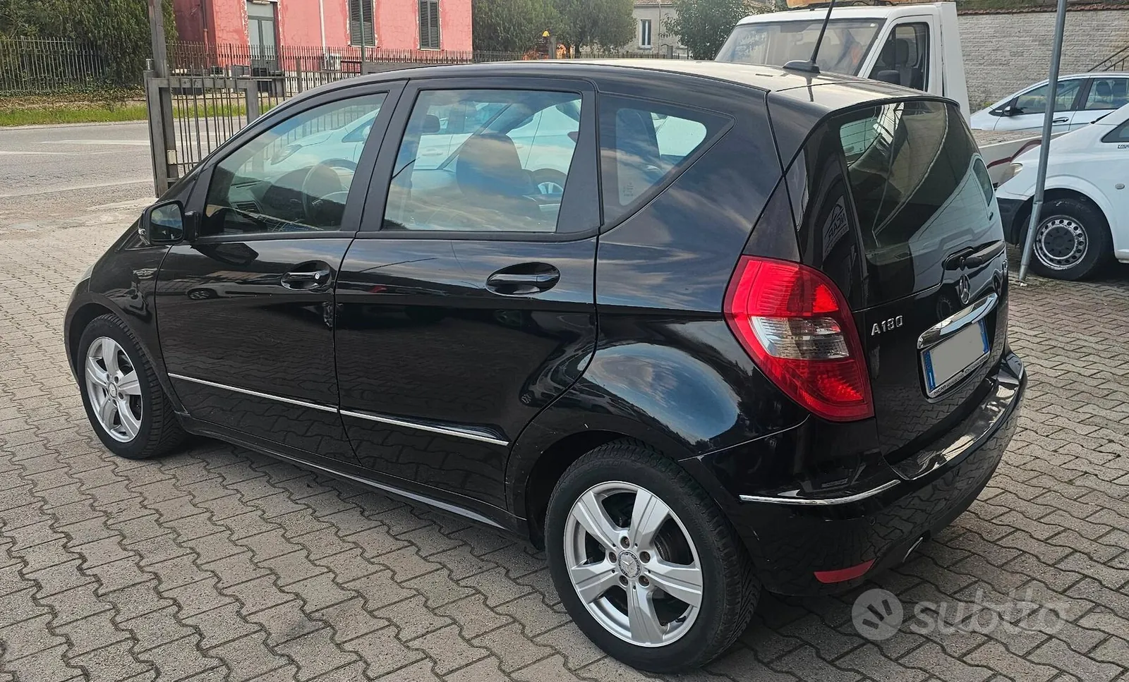 Mercedes-Benz A180 2012 photo 4
