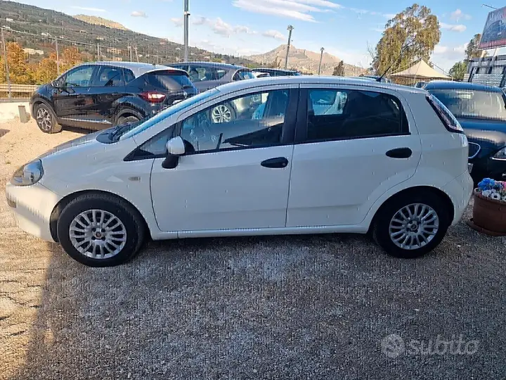 Fiat Punto Evo 2012 photo 4