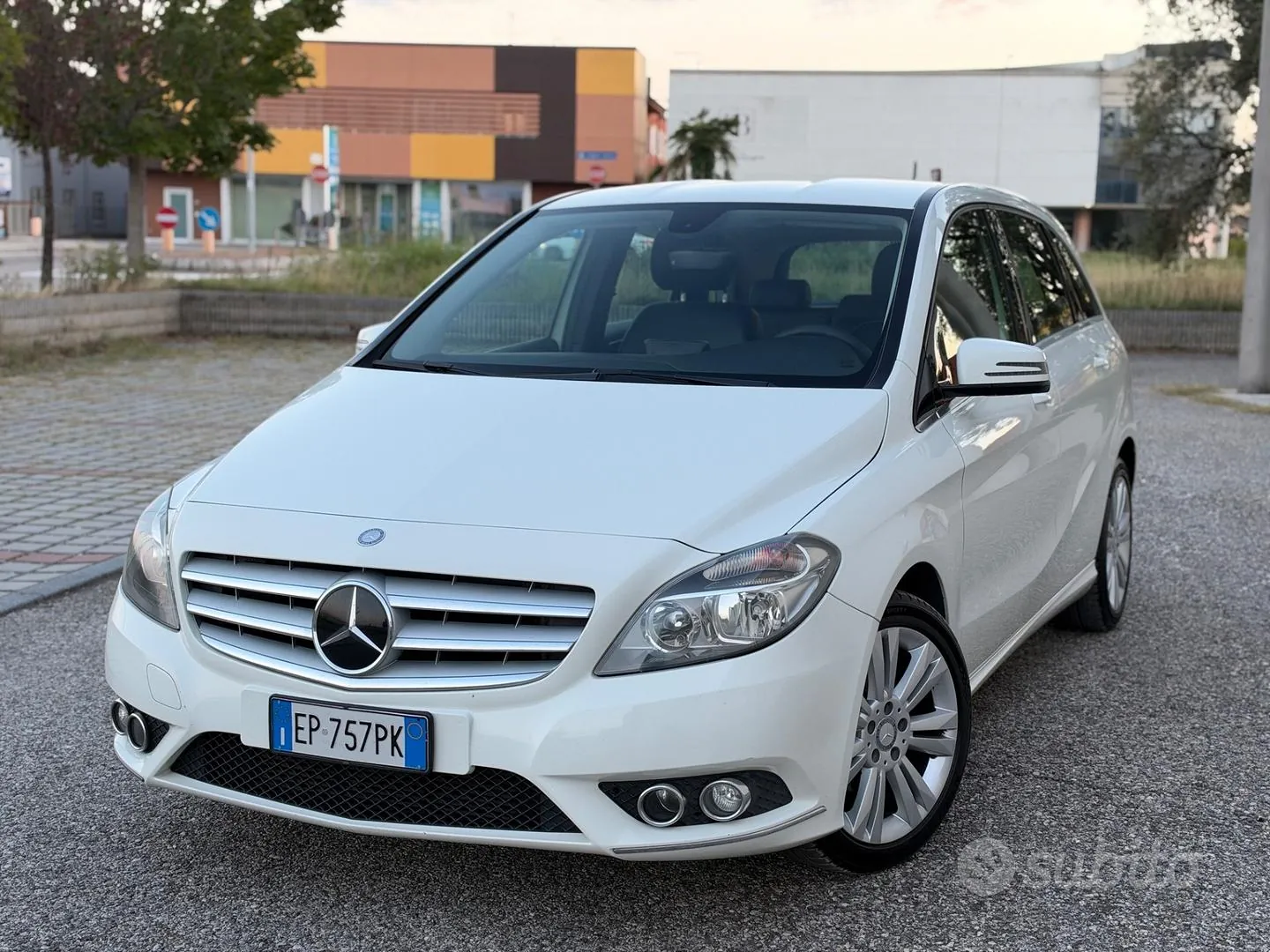 Mercedes-Benz B 180 Cdi Executive 2012 photo 2