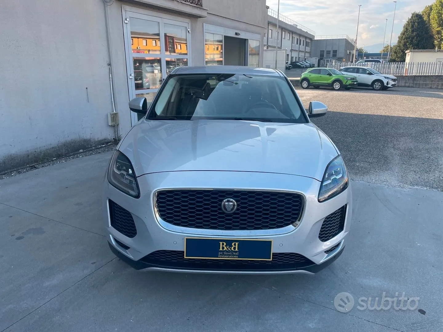 Jaguar E-Pace 2018 photo 2