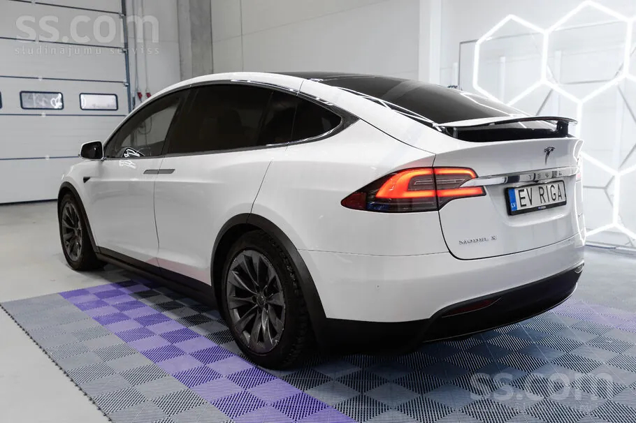 Tesla Model X 2017 photo 5