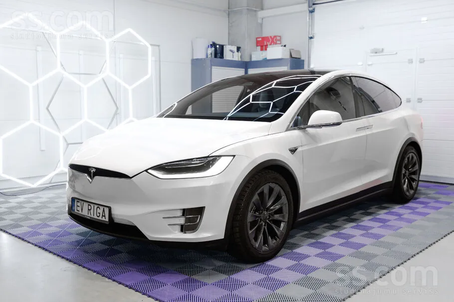 Tesla Model X 2017 photo 3