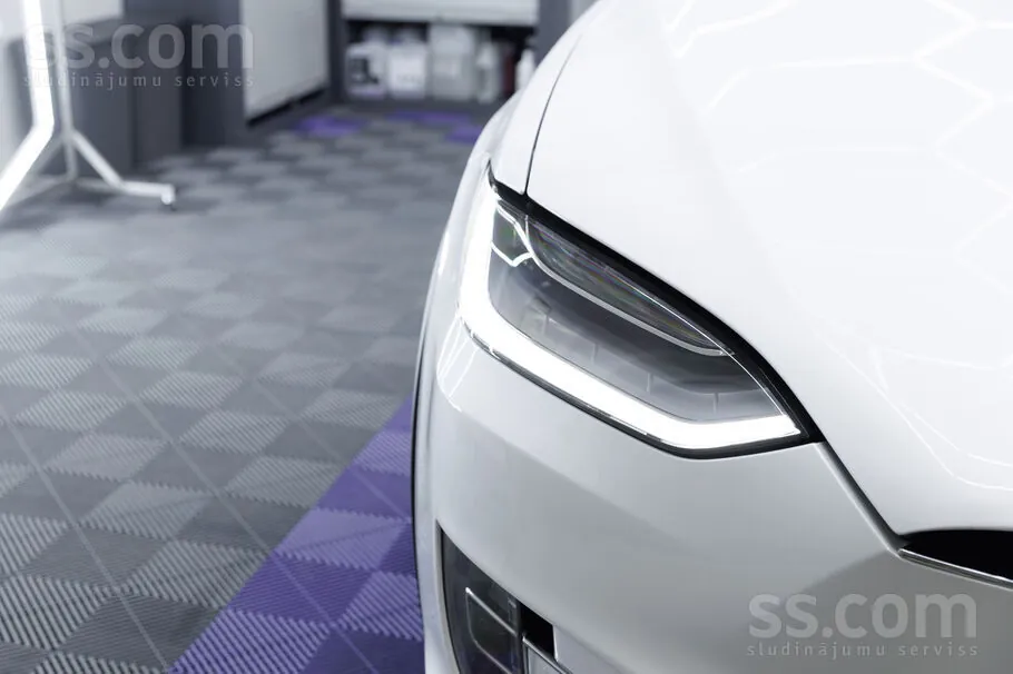 Tesla Model X 2017 photo 4