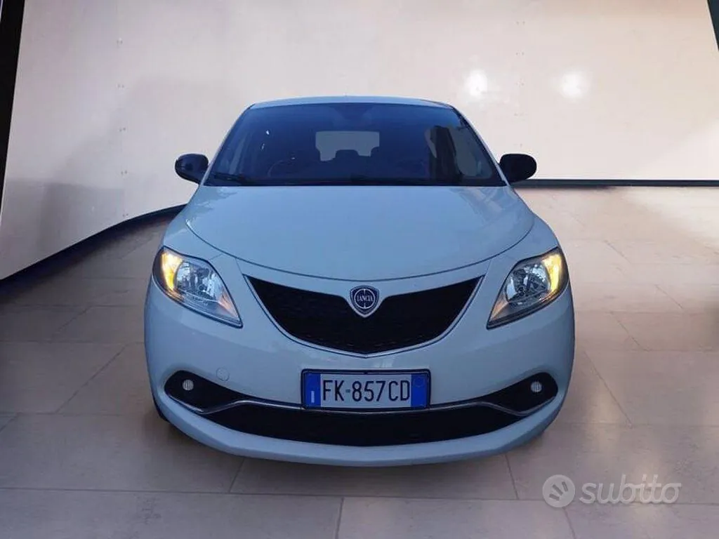 Lancia Ypsilon 2017 photo 2