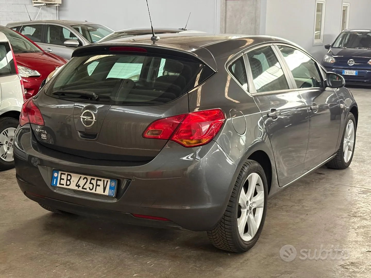 Opel Astra 2011 photo 4