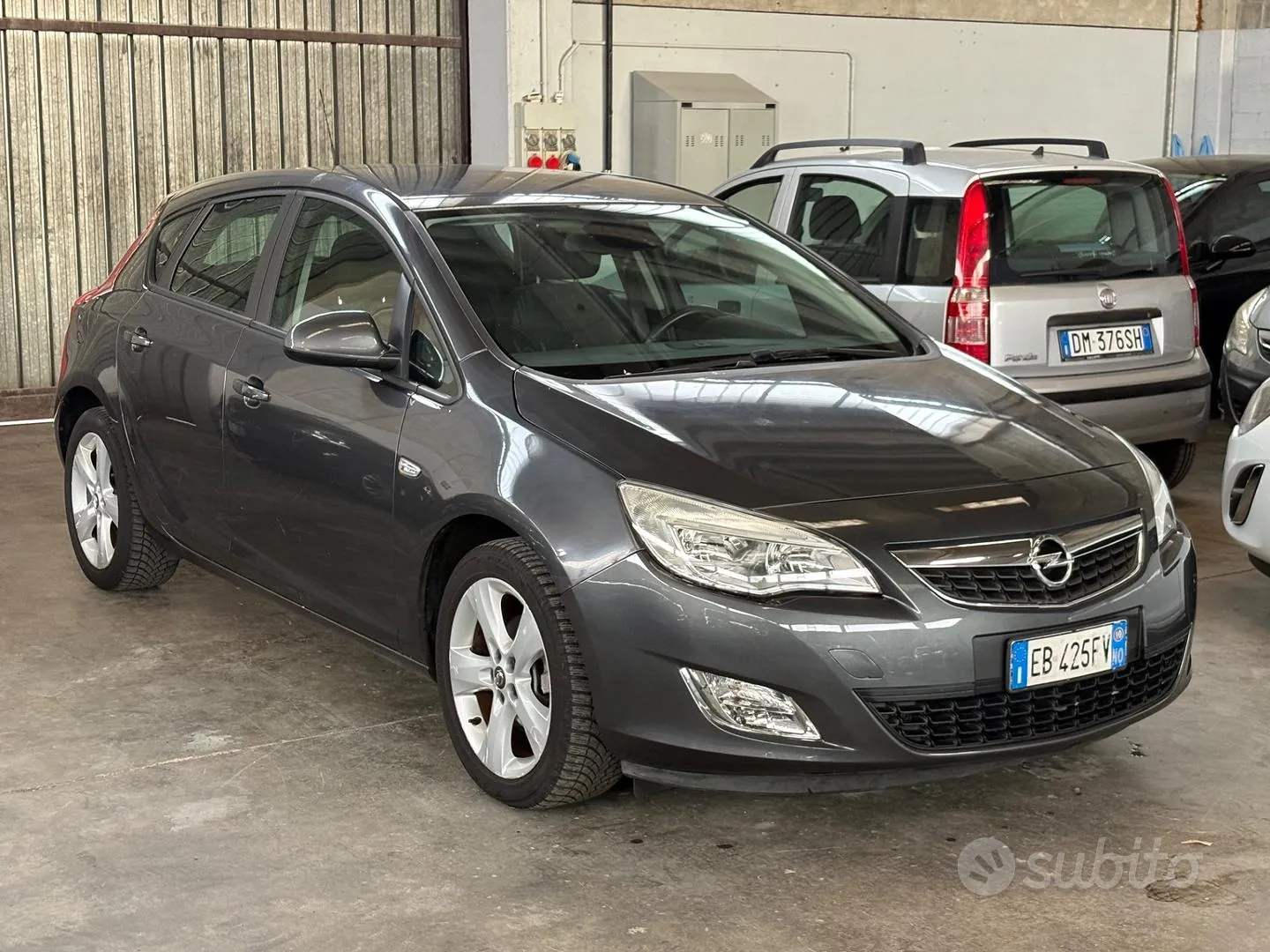 Opel Astra 2011 photo 3