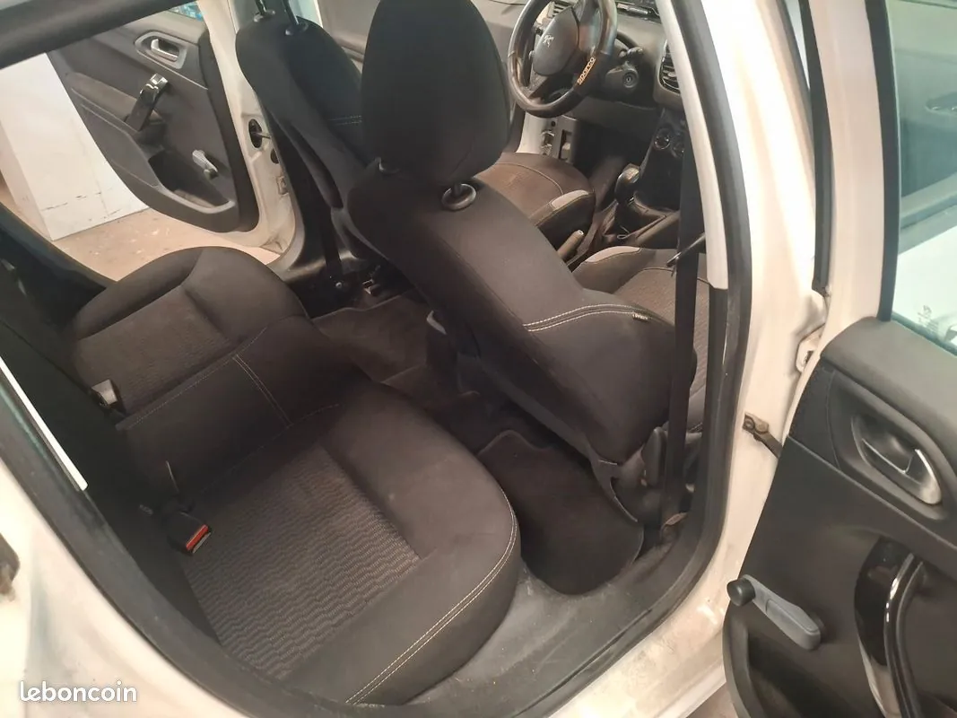 Peugeot 208 2016 photo 3