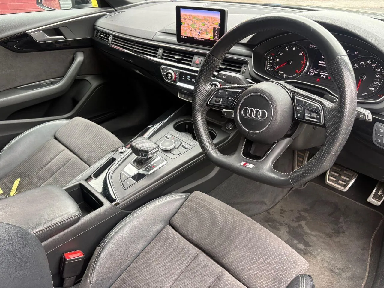 Audi A4 Avant 2018 photo 2