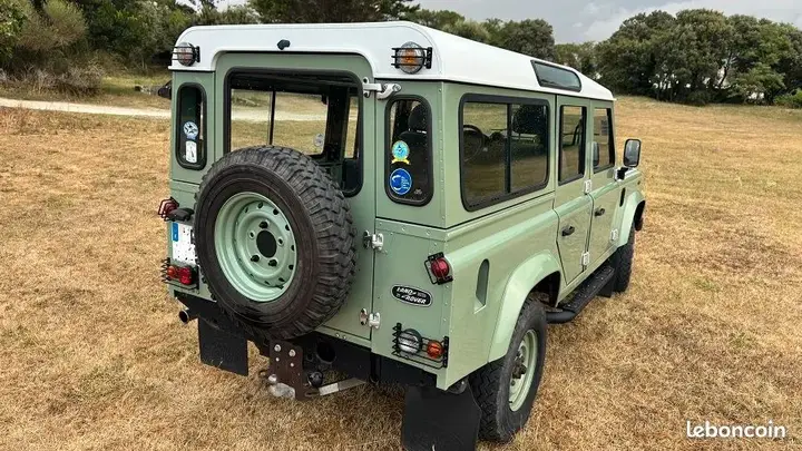 Land Rover Defender 2010 photo 2