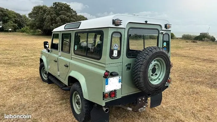 Land Rover Defender 2010 photo 5
