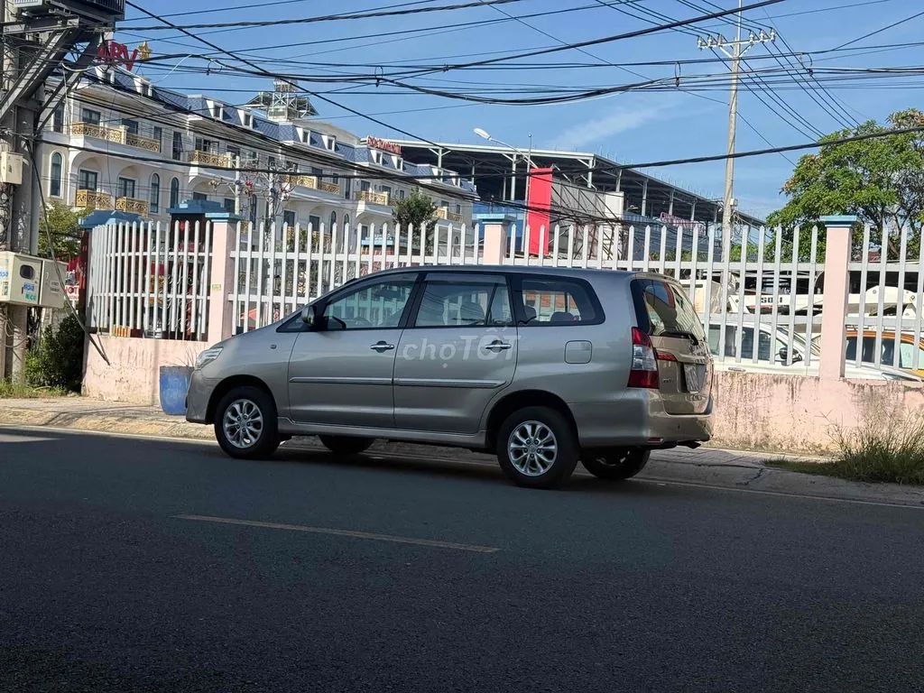 Toyota Innova 2014 photo 3