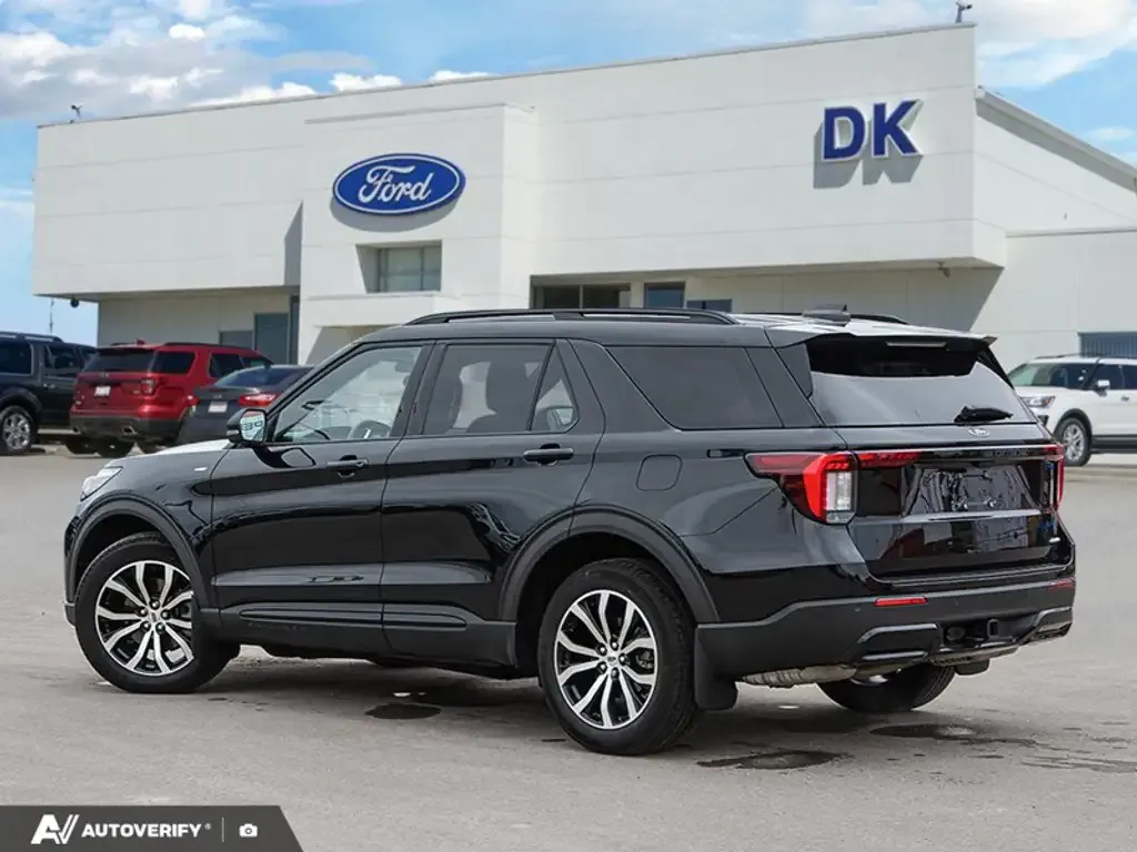 Ford Explorer 2026 photo 4