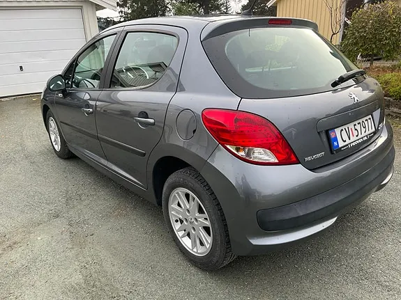 Peugeot 207 2010 photo 3
