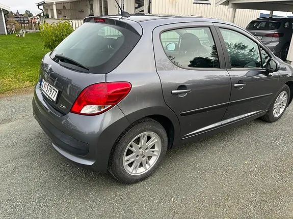 Peugeot 207 2010 photo 5