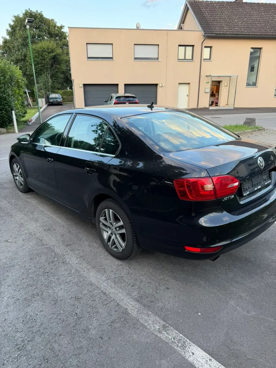 Volkswagen Jetta 2012 photo 3