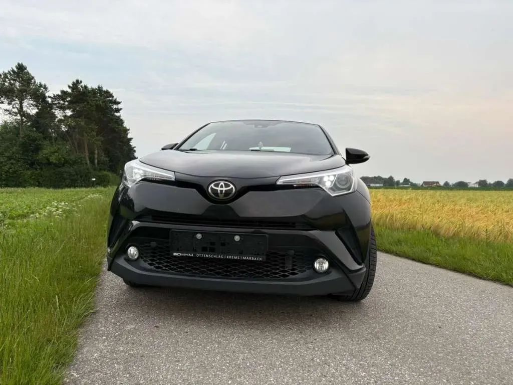 Toyota C-Hr 2017 photo 2