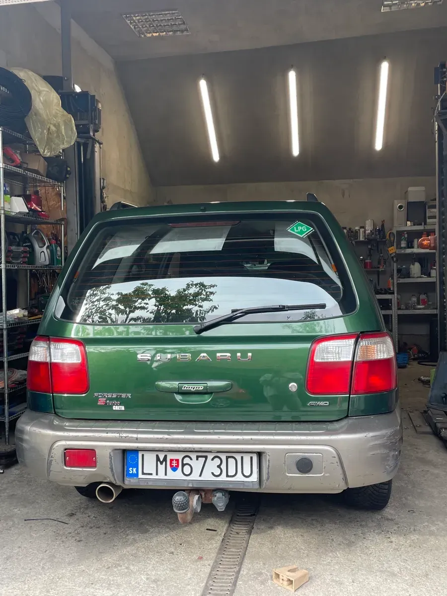 Subaru Forester 1999 photo 2