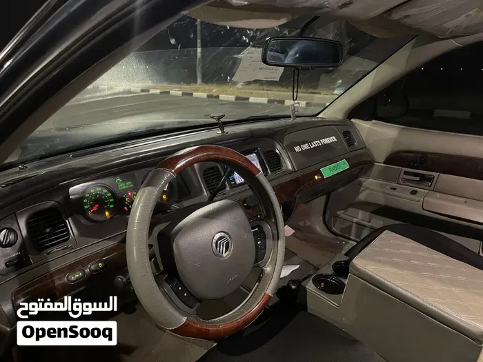 Ford Crown Victoria 2009 photo 2