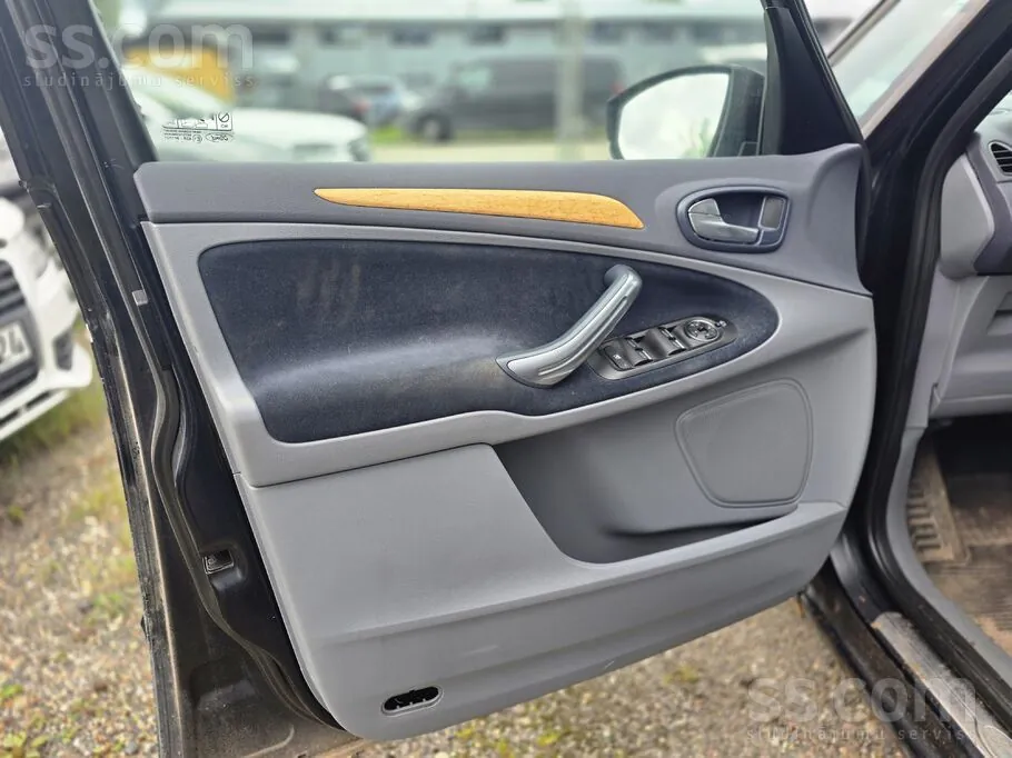 Ford Galaxy 2008 photo 5