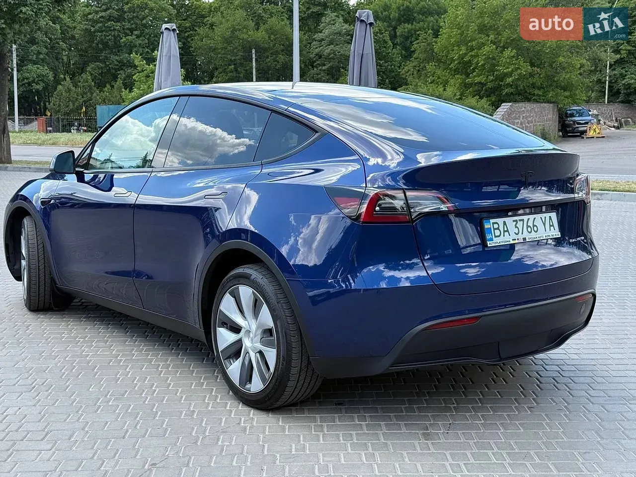 Tesla Model Y 2023 photo 2