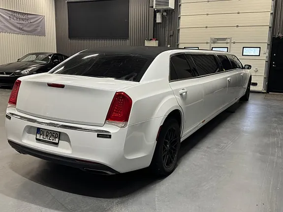 Chrysler 300C 2017 photo 3