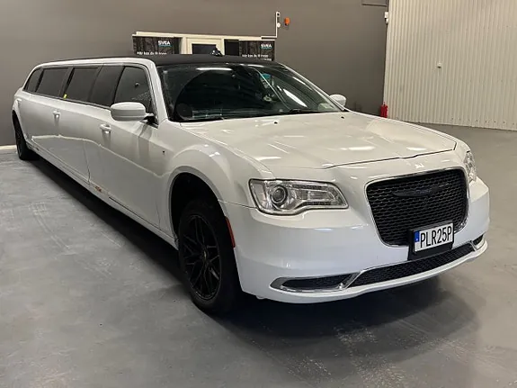 Chrysler 300C 2017 photo 2