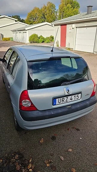 Renault Clio 2004 photo 2