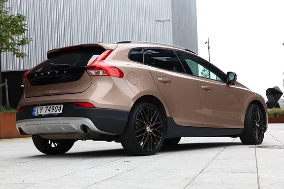 Volvo V40 Cross Country 2014 photo 2