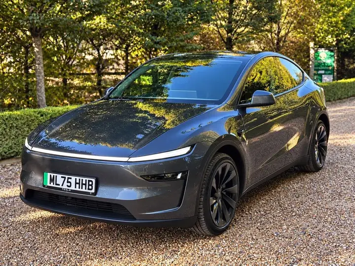 Tesla Model Y 2025 photo 2