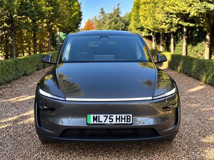 Tesla Model Y 2025 photo 4