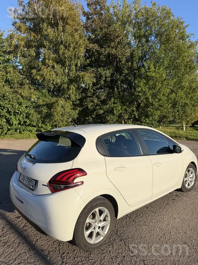 Peugeot 208 2016 photo 4