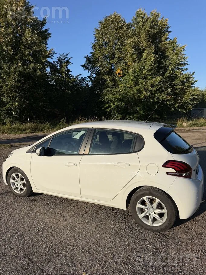 Peugeot 208 2016 photo 3
