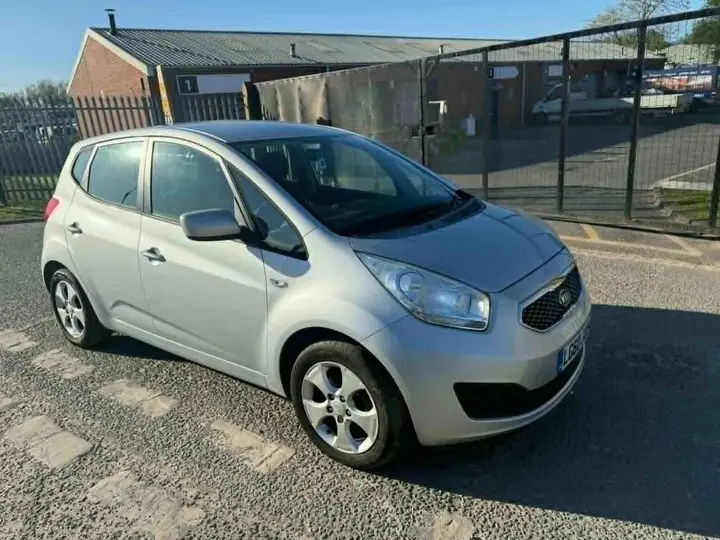 Kia Venga 2010 photo 2