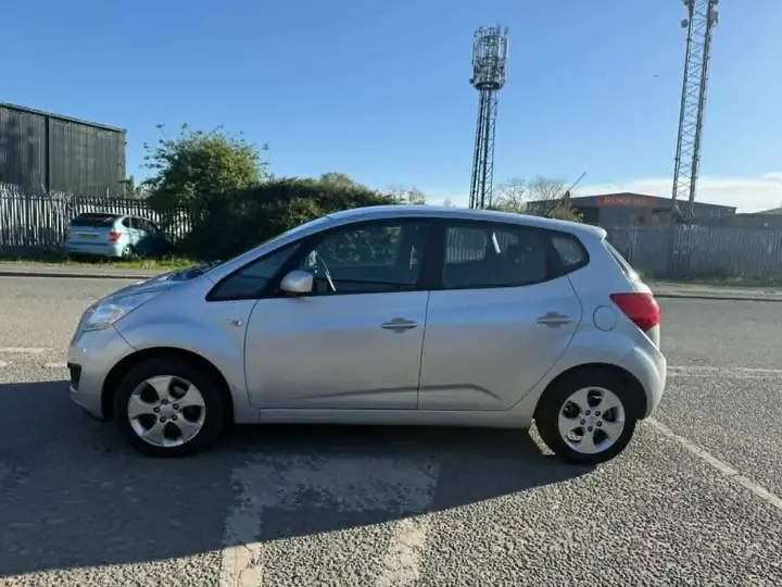 Kia Venga 2010 photo 5