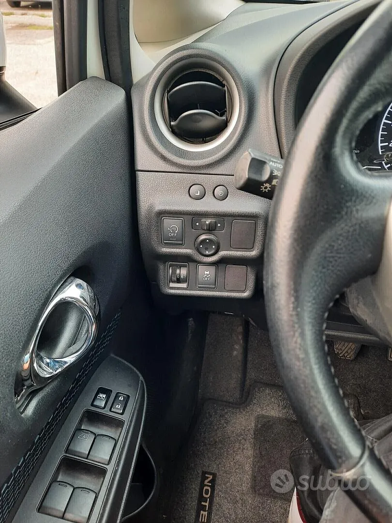 Nissan Note 2015 photo 2