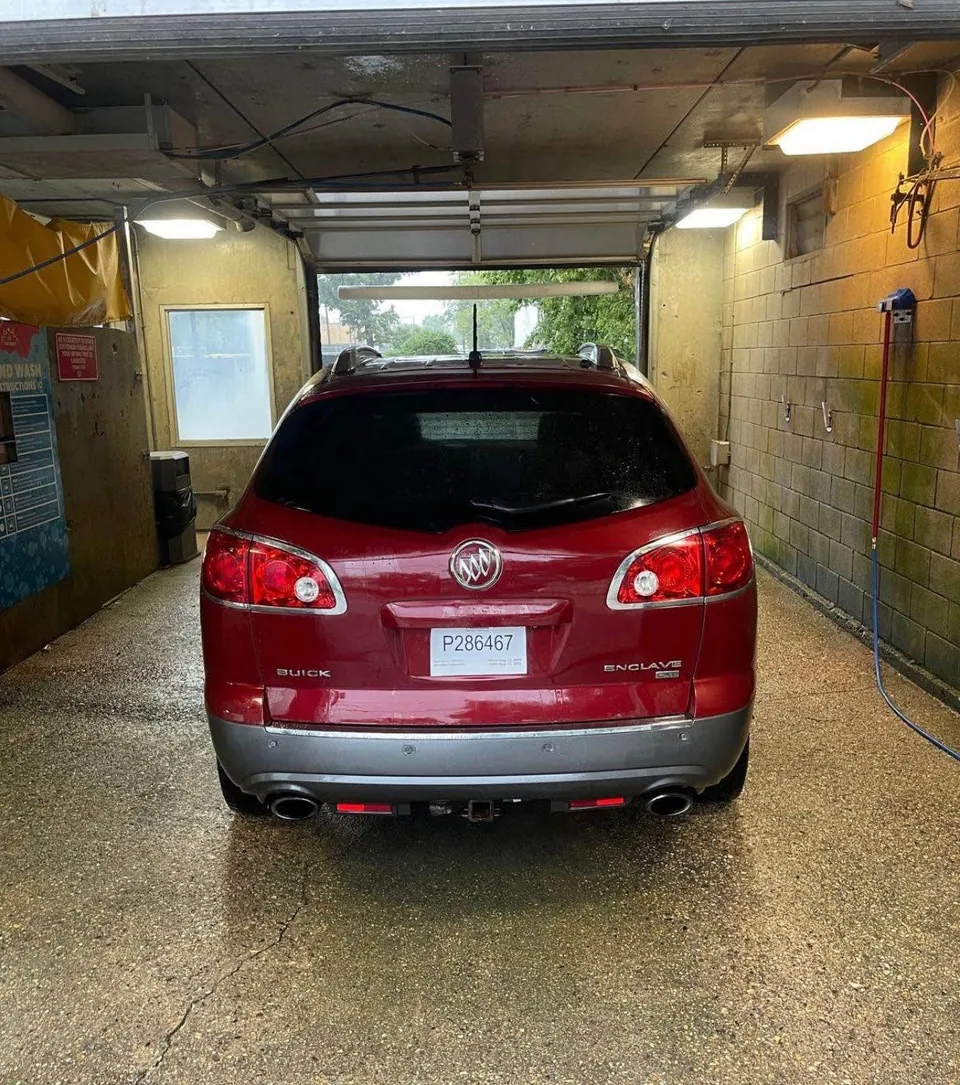 Buick Enclave 2011 photo 4