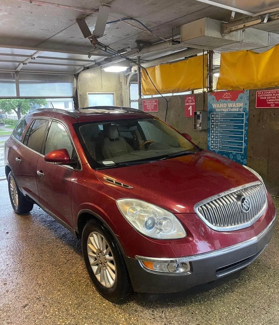 Buick Enclave 2011 photo 2