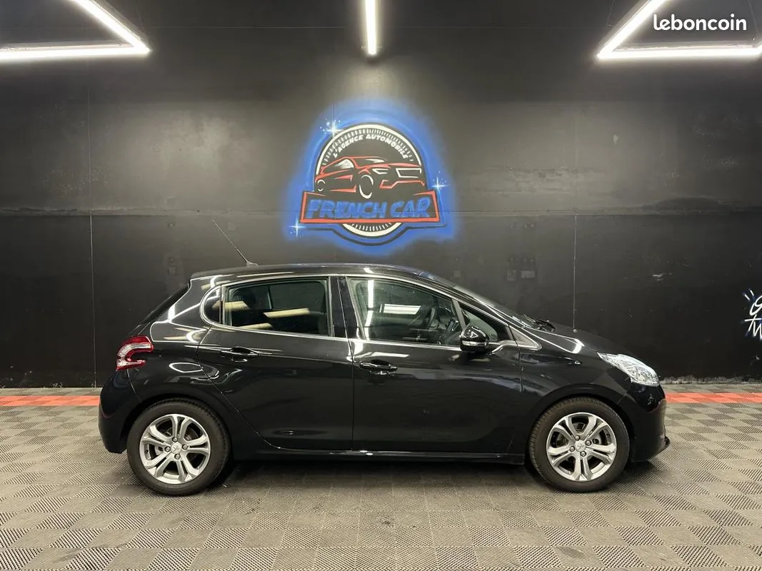 Peugeot 208 2012 photo 4