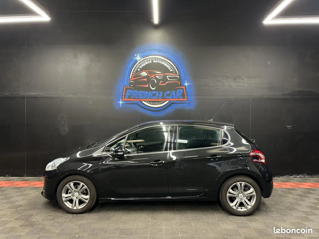 Peugeot 208 2012 photo 3