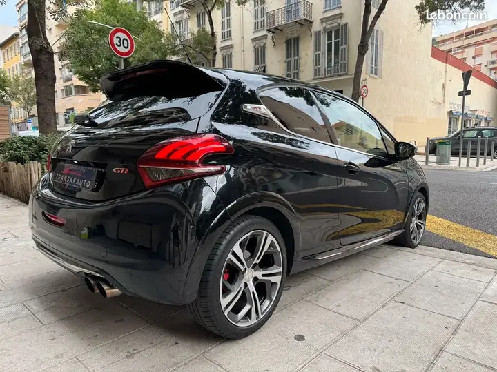 Peugeot 208 2017 photo 5