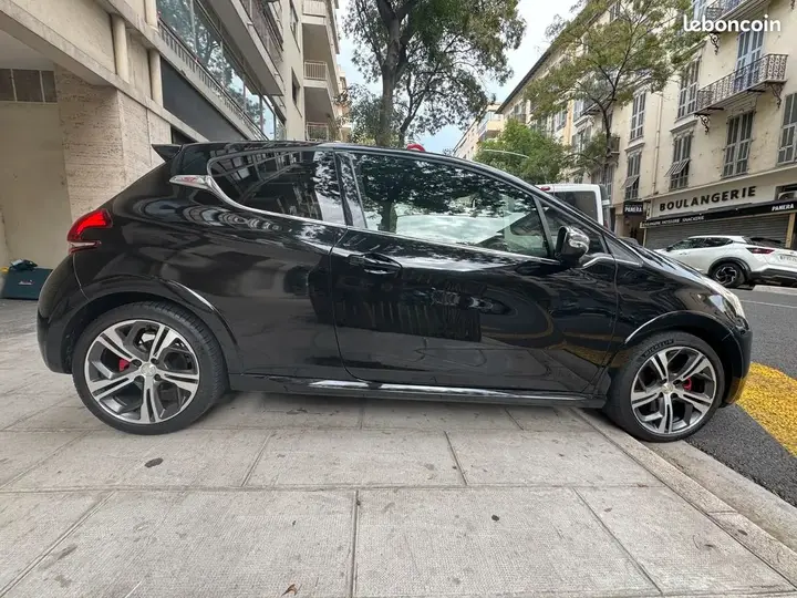 Peugeot 208 2017 photo 4